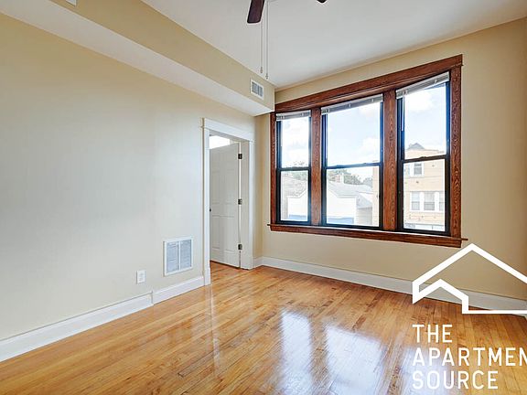 5th image of 3553 W Belmont Ave #3