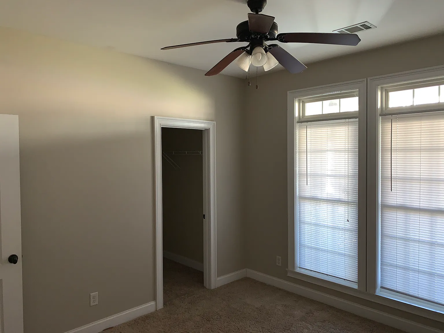 5 bed, 3510 sqft, $3,000 — Photo 2