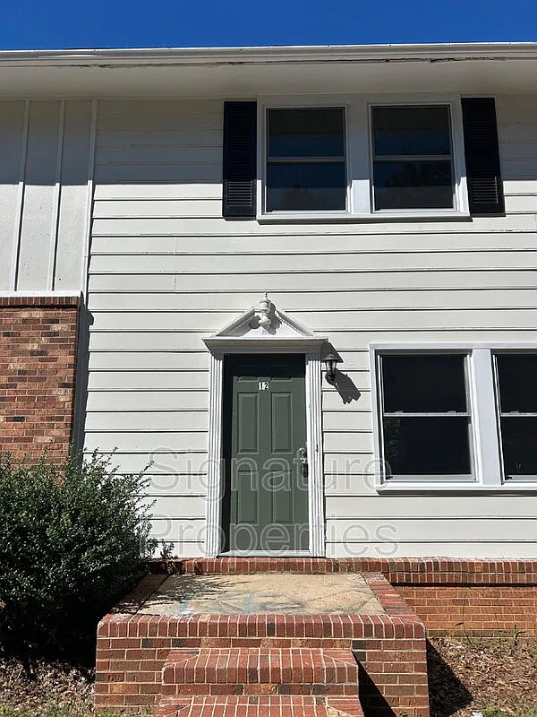 1055 Rives Rd — Photo 1