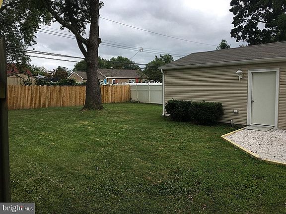 5th image of 3222 Steele Ave