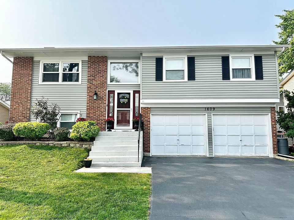 1st image of 1609 E Bayside Ct