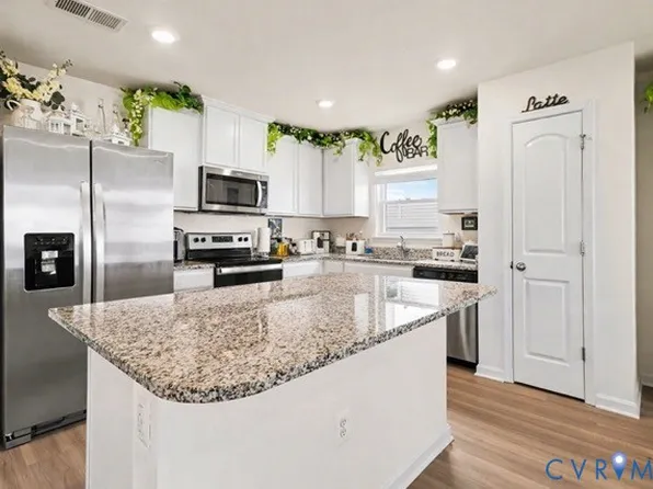 17075 Rollins Rd, Bowling Green, VA 22427