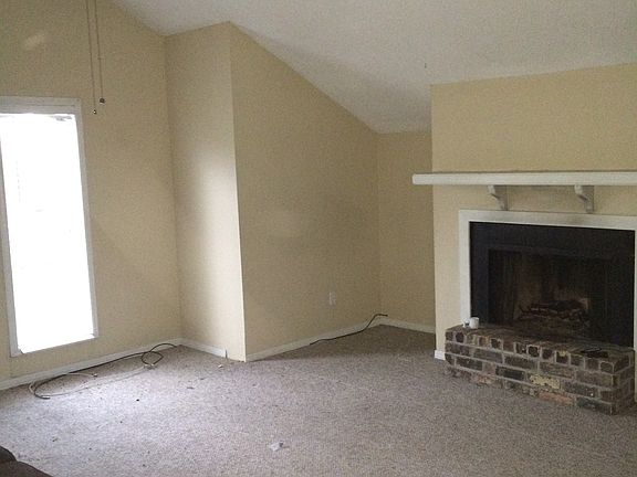 5th image of 44040 Lake Village Dr