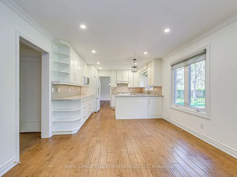 1463 Albion Ave — Photo 9
