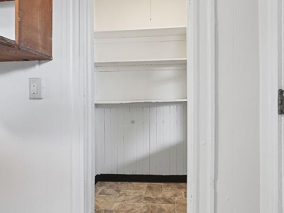 5th image of 1447 Dwight St #3R