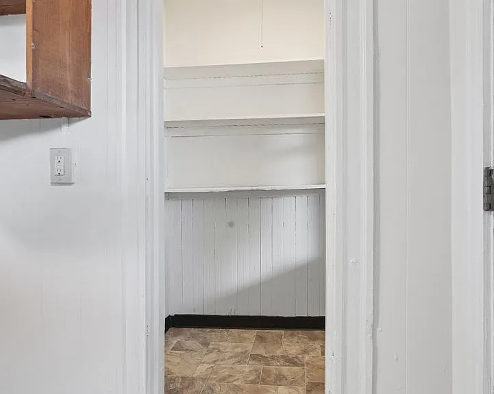 1447 Dwight St — Photo 5