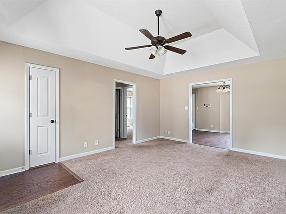 5th image of 656 Foxfield Dr