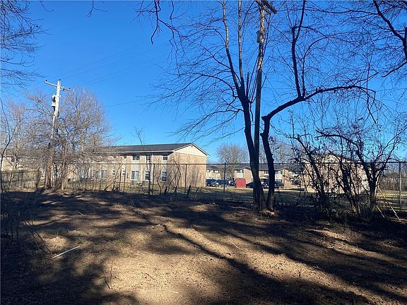 3rd image of 1602 N Sang Ave
