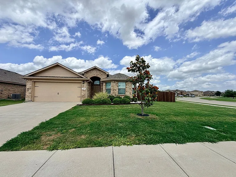 520 Cantebury Park Ln — Photo 16