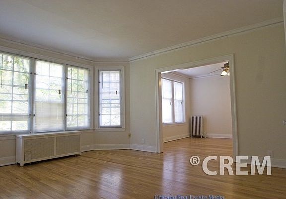 3rd image of 1368 W Greenleaf Ave APT 2N