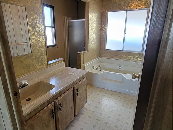 4th image of 4558 Royal Ridge Ave