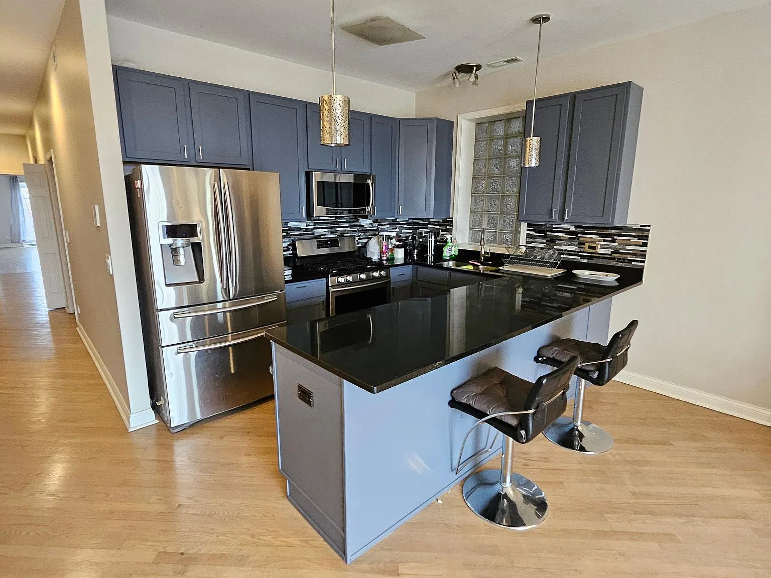 3 bed, 1700 sqft, $3,350 — Photo 4