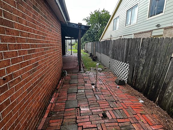 3rd image of 12906 Villawood Ln