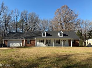 55 Lakeshore Dr, Senatobia, MS 38668