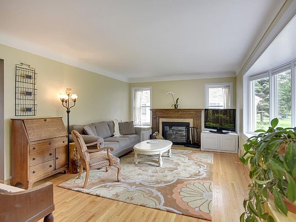 2nd image of 3909 Lynn Ave