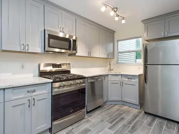 356 Keswick Dr, Piscataway, NJ 08854