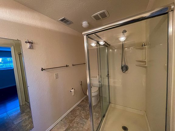 5th image of 22607 Royal Oak Way