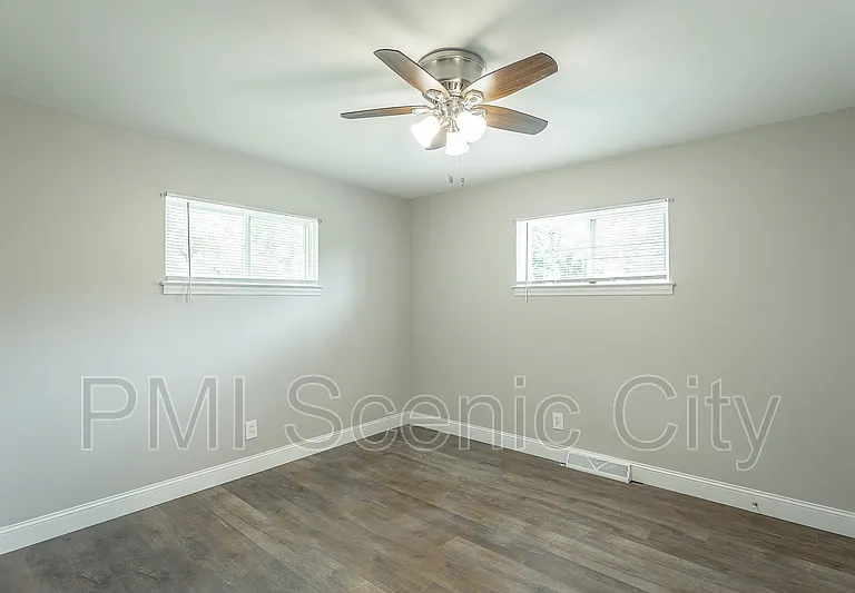 1375 Orbit Dr — Photo 21