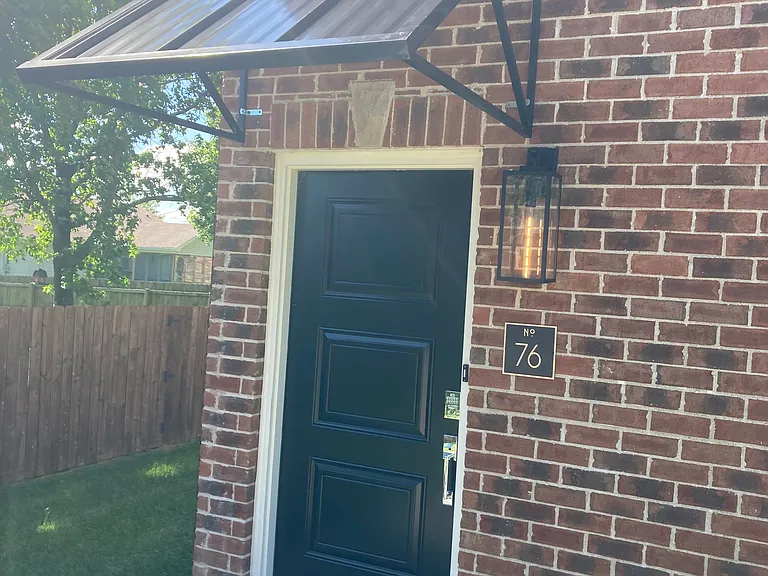 82 Saint James Ct — Photo 2
