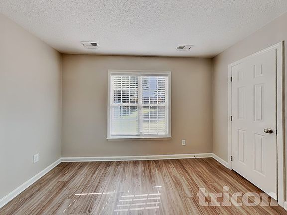 5th image of 204 Wexford Dr