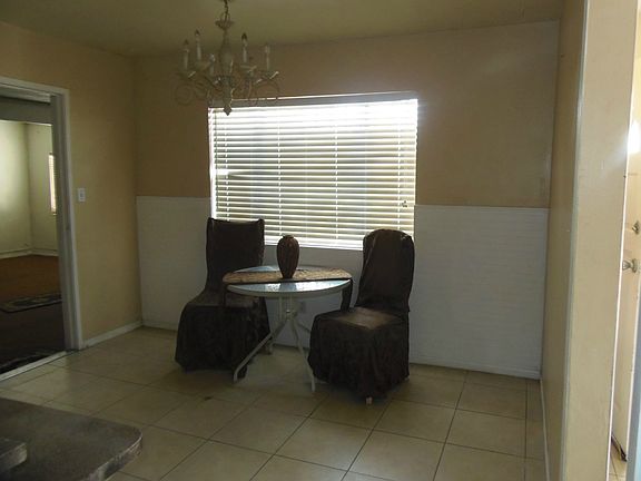 5th image of 3708 Round Lake Dr