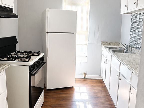 2nd image of 776 Ell St