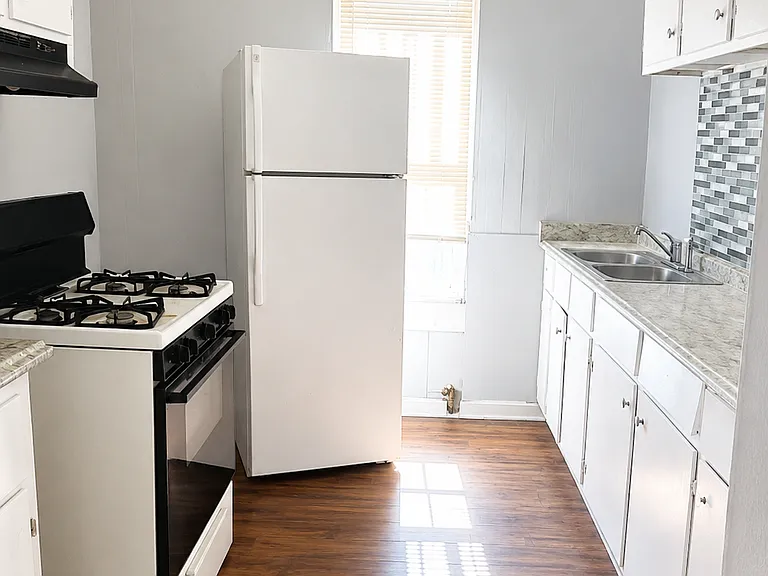 776 Ell St — Photo 2