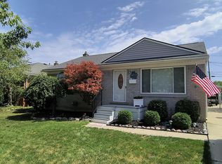 24252 Johnston Ave, Eastpointe, MI 48021