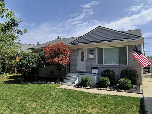 24252 Johnston Ave, Eastpointe, MI 48021