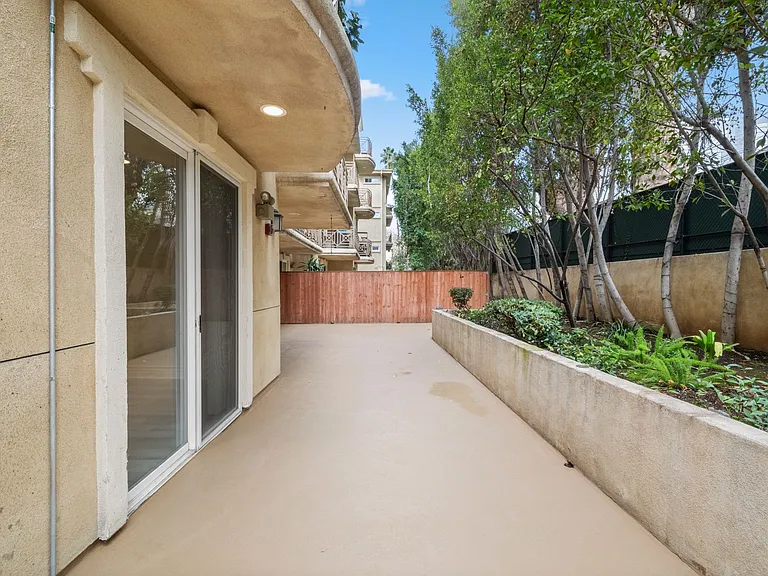 2306 Fox Hills Dr — Photo 10