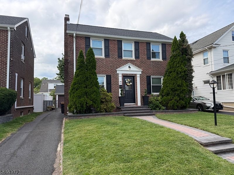 1st image of 830 Travers St