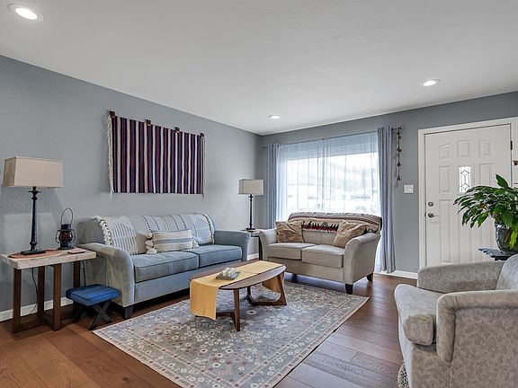 5th image of 851 Knapp St