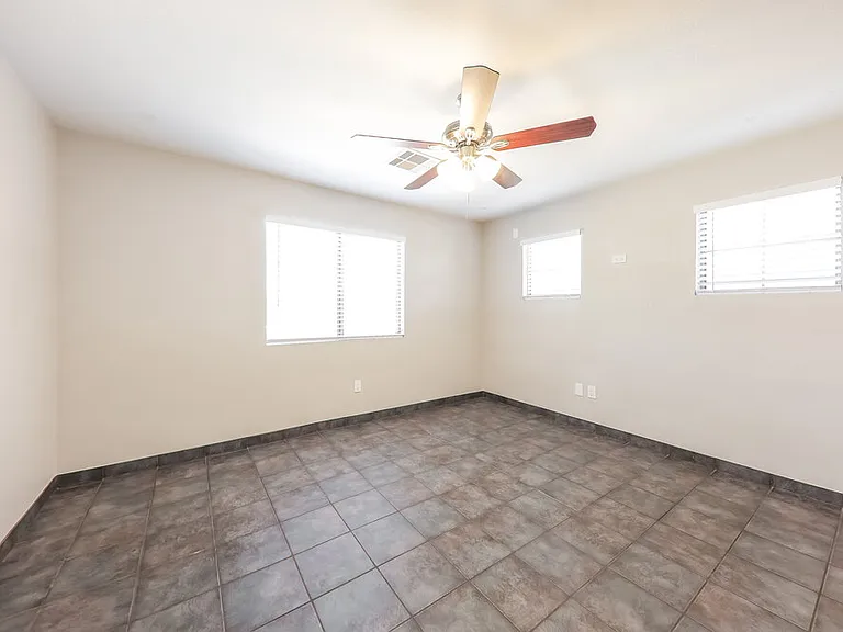 21808 N 40th Pl — Photo 10