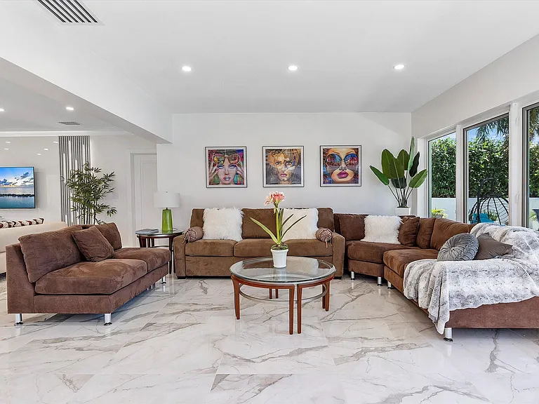 207 Royal Palm Dr — Photo 33
