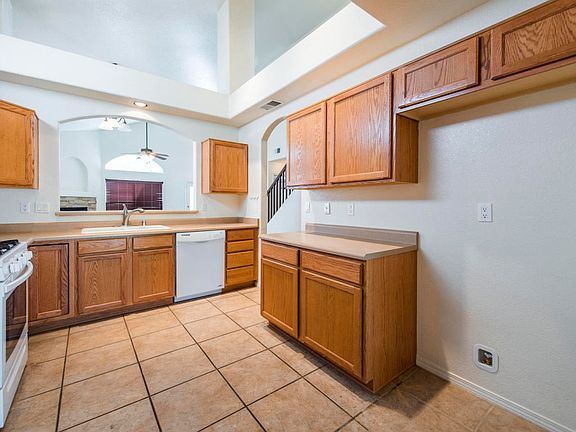 5th image of 10115 Calle Placido NW