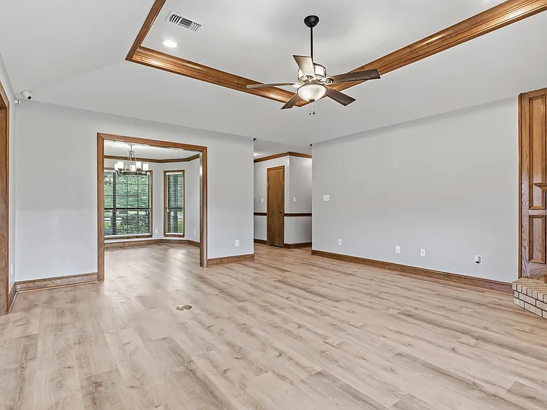 6970 Ellen Ln — Photo 11