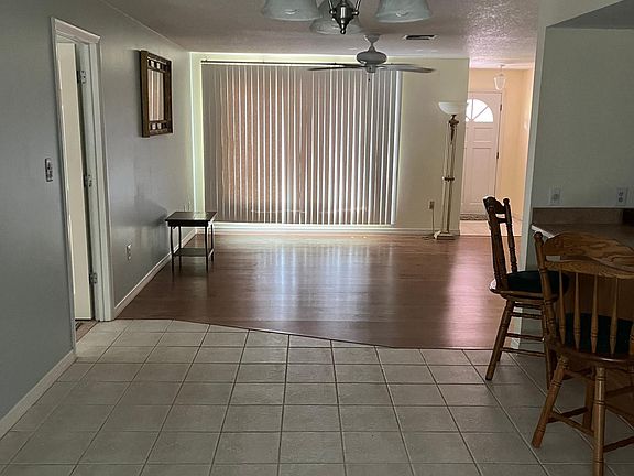 2nd image of 1082 Windsor Ter