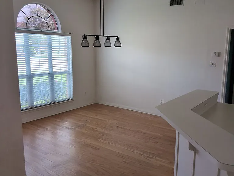 7647 Rosewood Dr — Photo 3