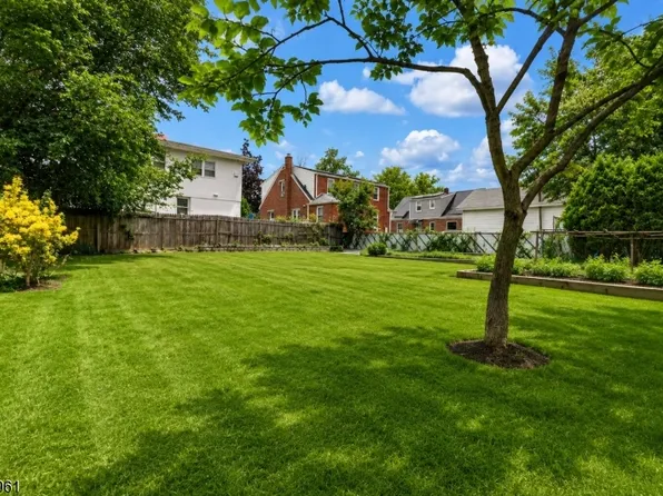521 E Blancke St, Linden City, NJ 07036