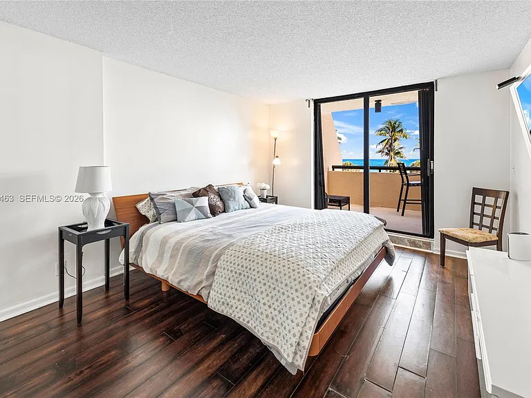 2555 Collins Ave #403 — Photo 18
