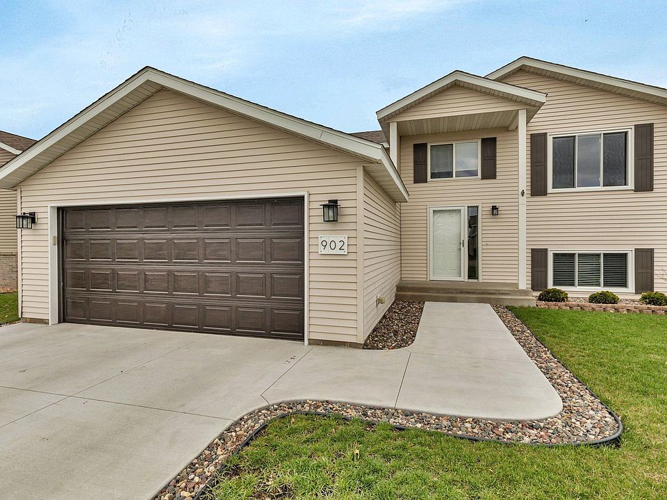 1st image of 902 Sierra Ln