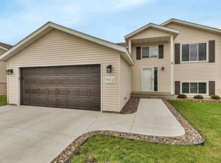902 Sierra Ln, Saint Cloud, MN 56303