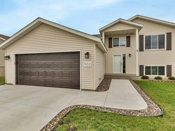 902 Sierra Ln, Saint Cloud, MN 56303