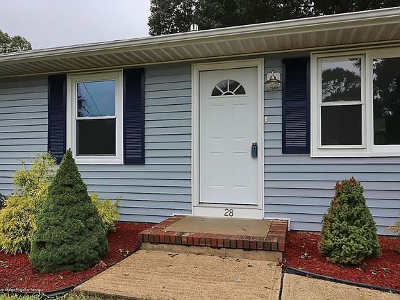 3rd image of 28 Laurel Blvd