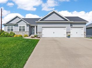 505 Robinwood Dr, Robins, IA 52328