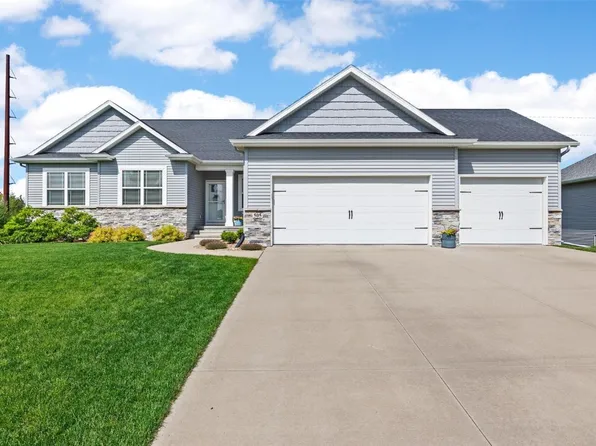 505 Robinwood Dr, Robins, IA 52328