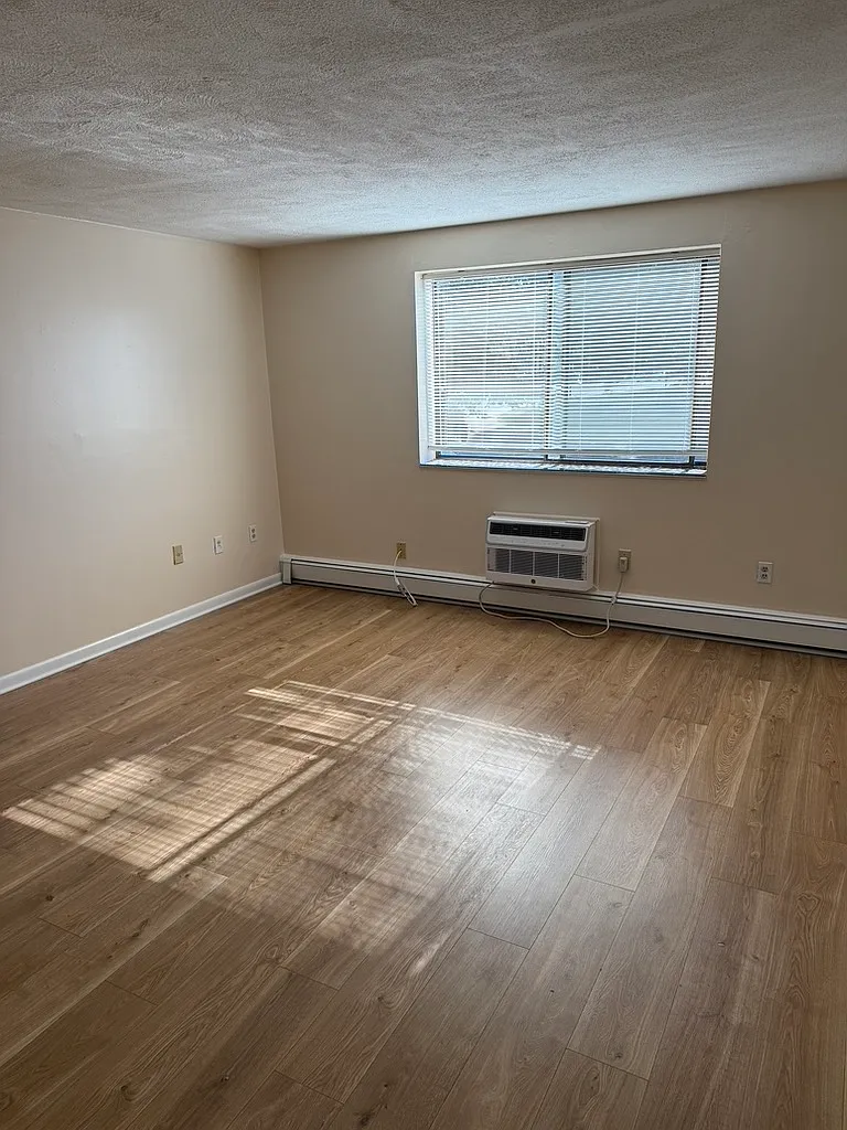 2 bed, 900 sqft, $2,200 — Photo 4