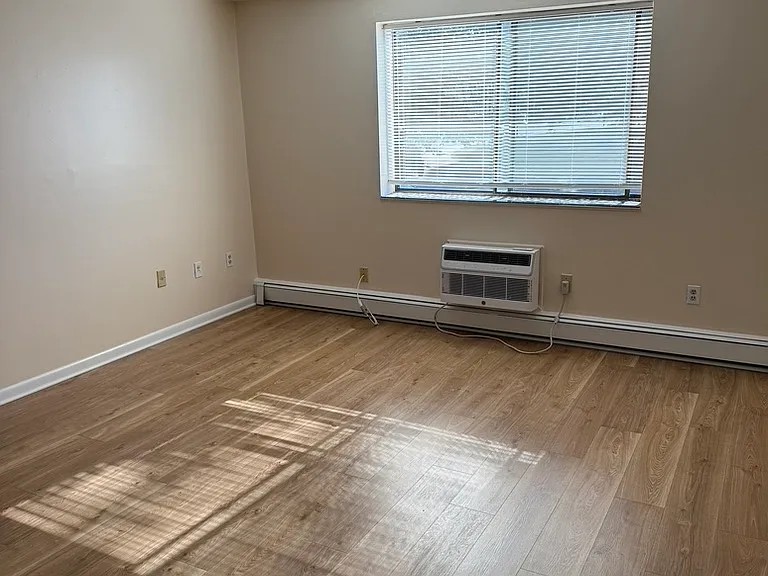 229 Independence Ave #2 — Photo 4