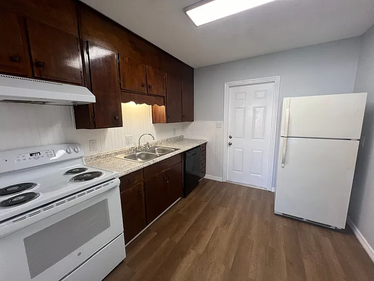 405 Schubert Dr #C — Photo 5