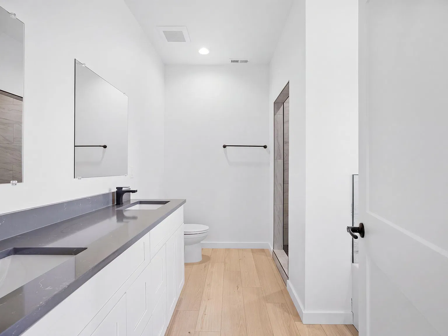 3 bed, 2.5 bath, 1860 sqft, $2,200 — Photo 3